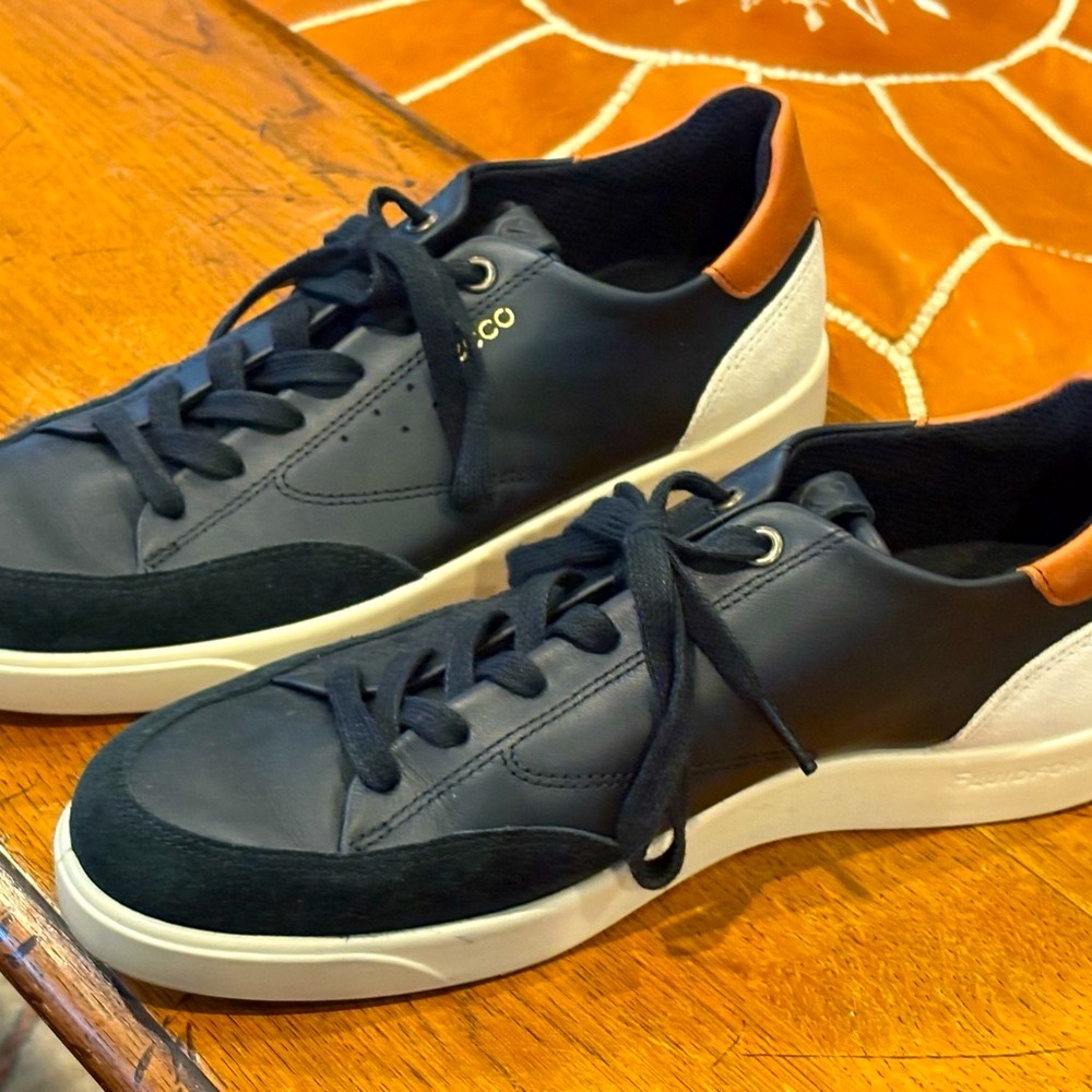 Ecco women’s Sneakers. Size 39